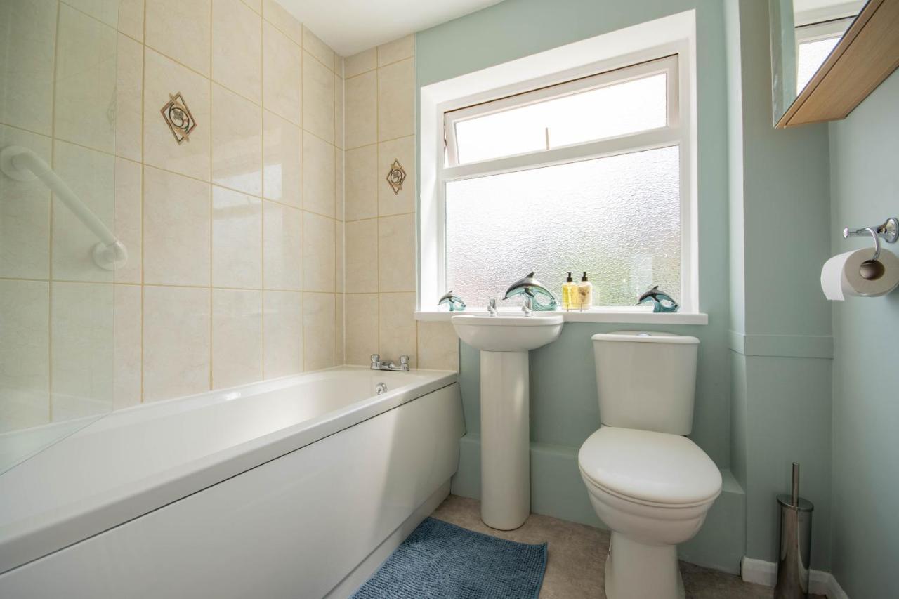 3-Bedroom House With Garden, Conservatory, In Centre Of Вустер Екстер'єр фото