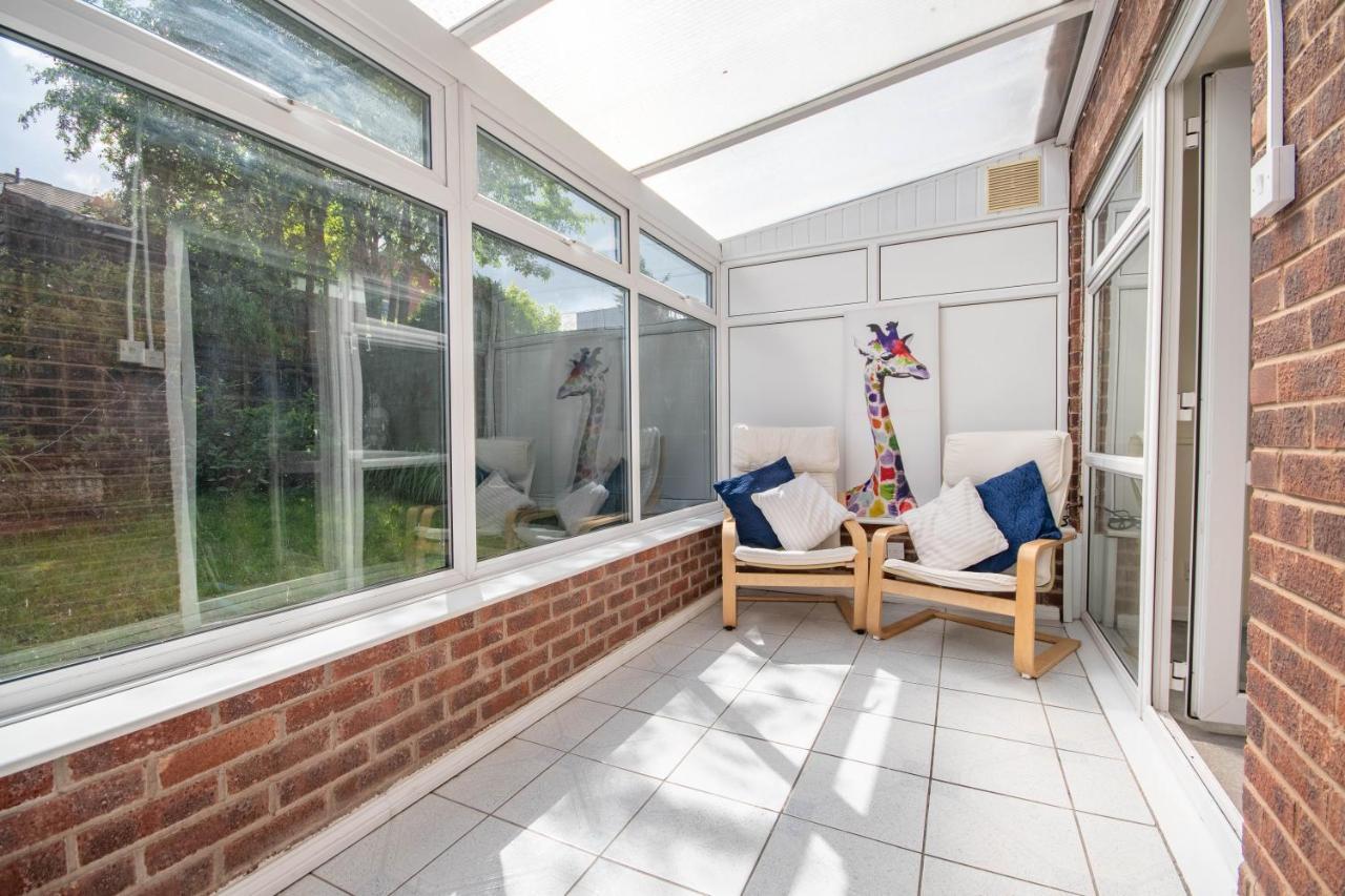 3-Bedroom House With Garden, Conservatory, In Centre Of Вустер Екстер'єр фото